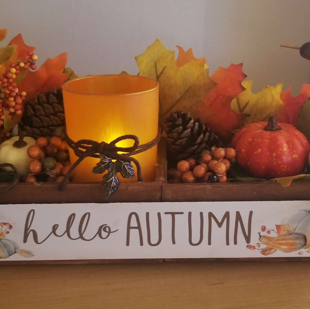 Autumn floral box with battery candle